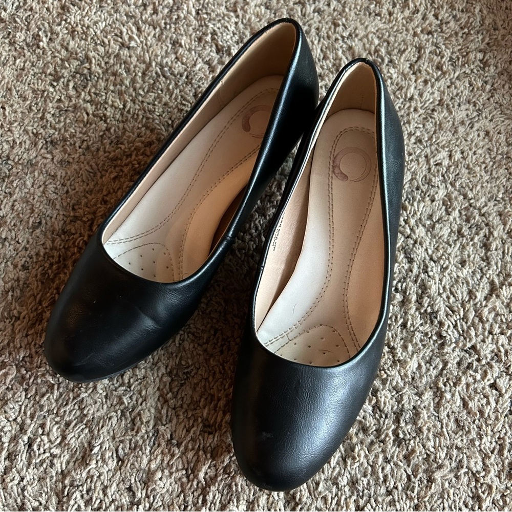 Journee Collection Women’s Luu Round Toe Pumps